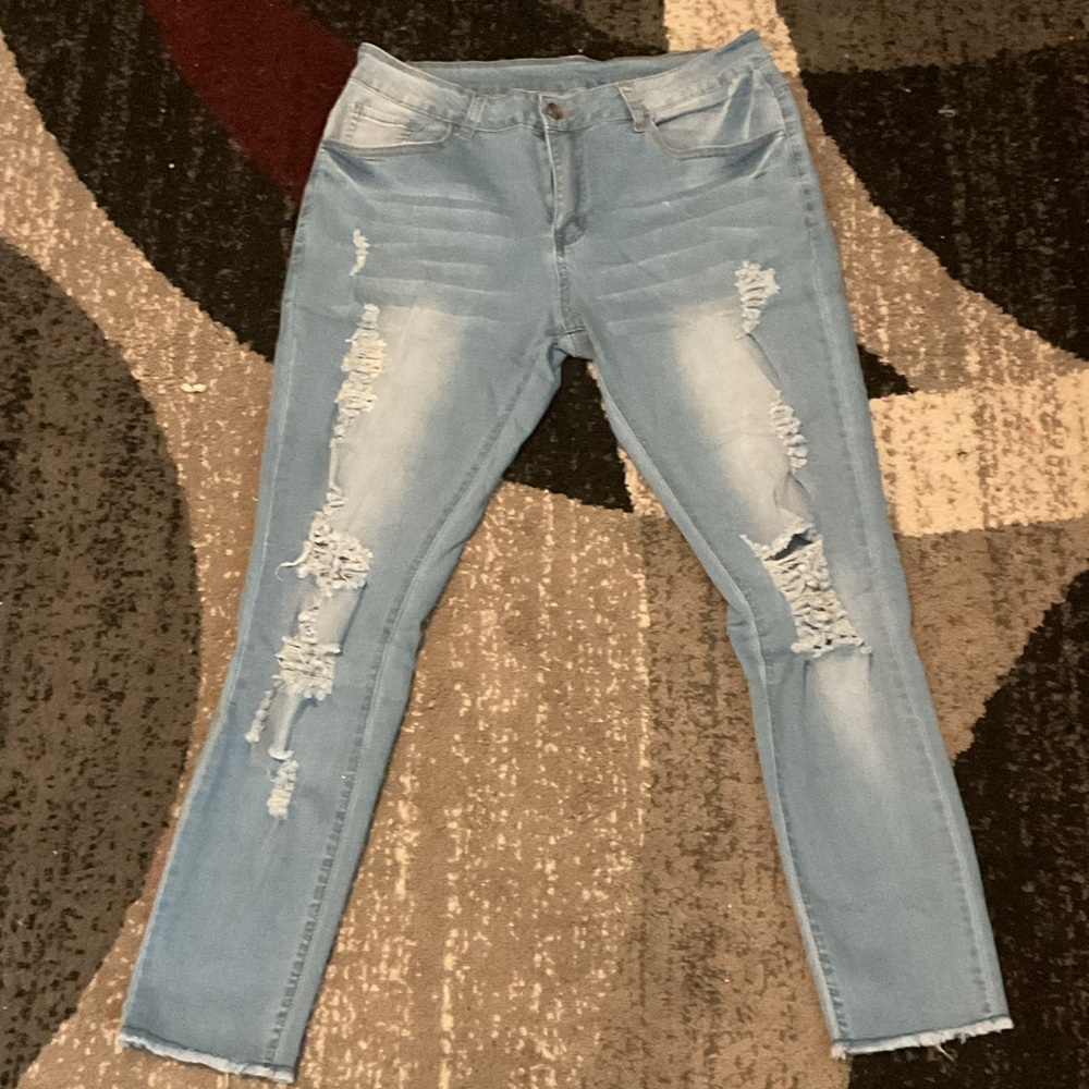 Size large women’s stretchy ripped jeans